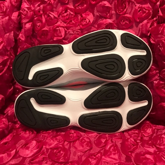 Nike Women's REVOLUTION 4 Platinum/Sunsets - Picture 7 of 8